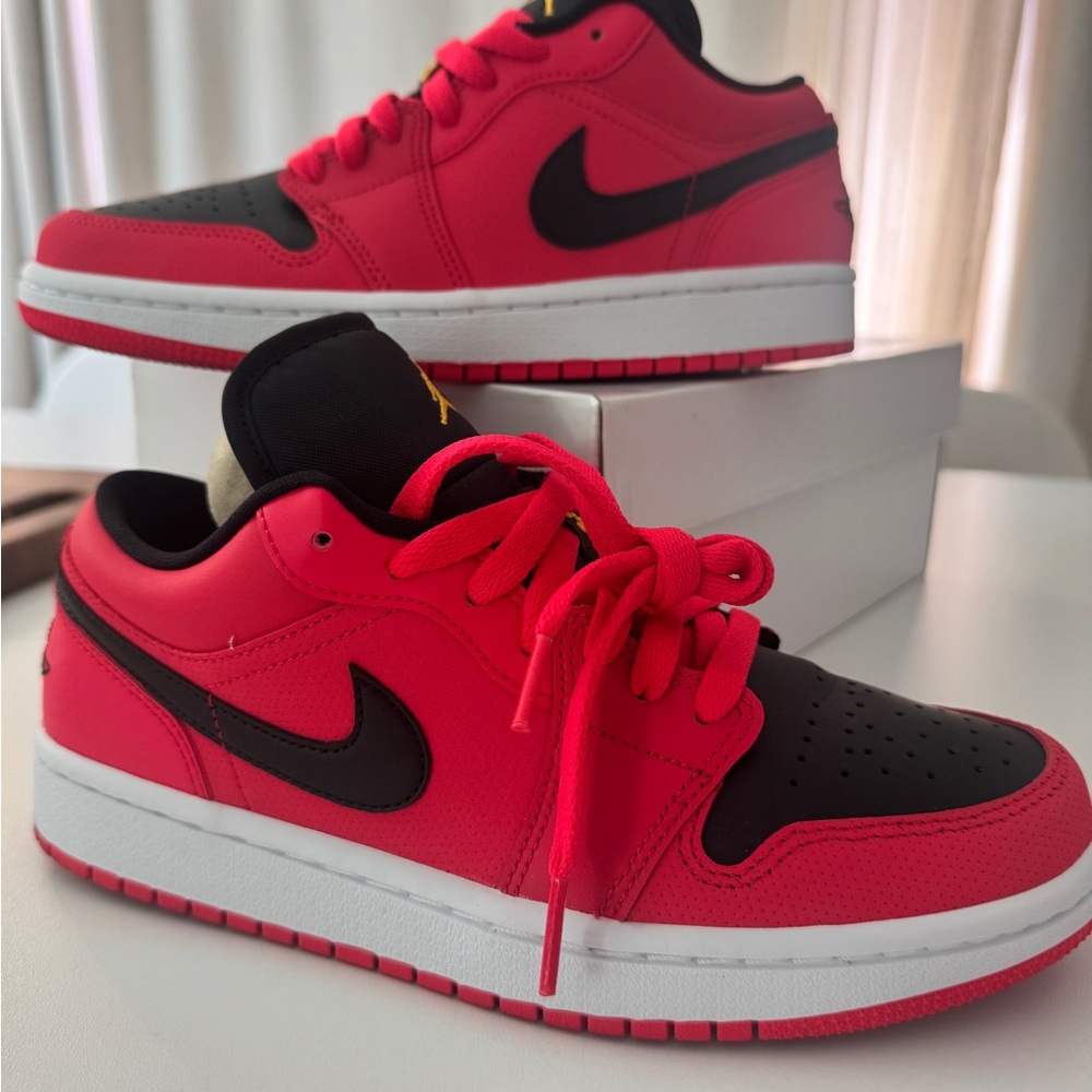 Women’s Air Jordan 1 Low, Black And Red